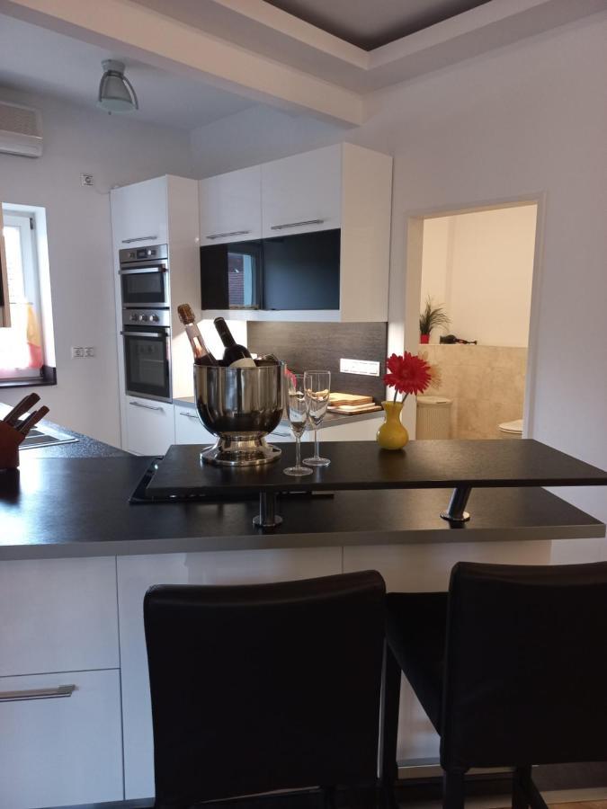 A-M Condominium Veszprem Bagian luar foto