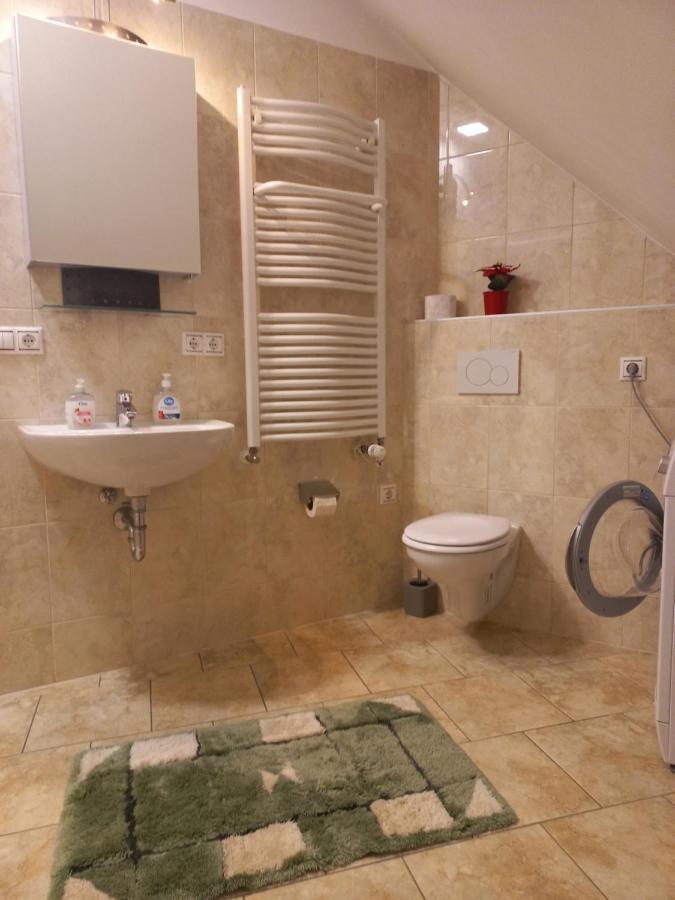 A-M Condominium Veszprem Bagian luar foto