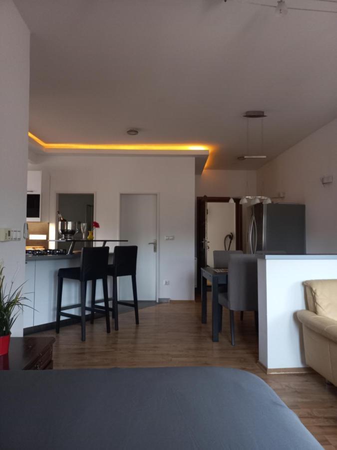 A-M Condominium Veszprem Bagian luar foto