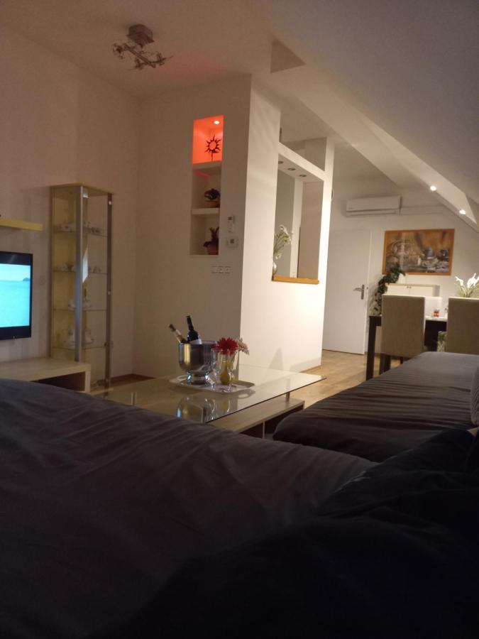 A-M Condominium Veszprem Bagian luar foto