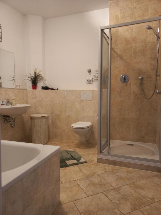 A-M Condominium Veszprem Bagian luar foto