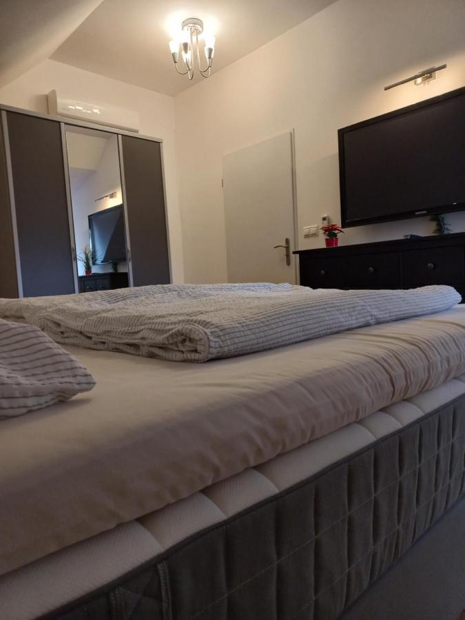 A-M Condominium Veszprem Bagian luar foto