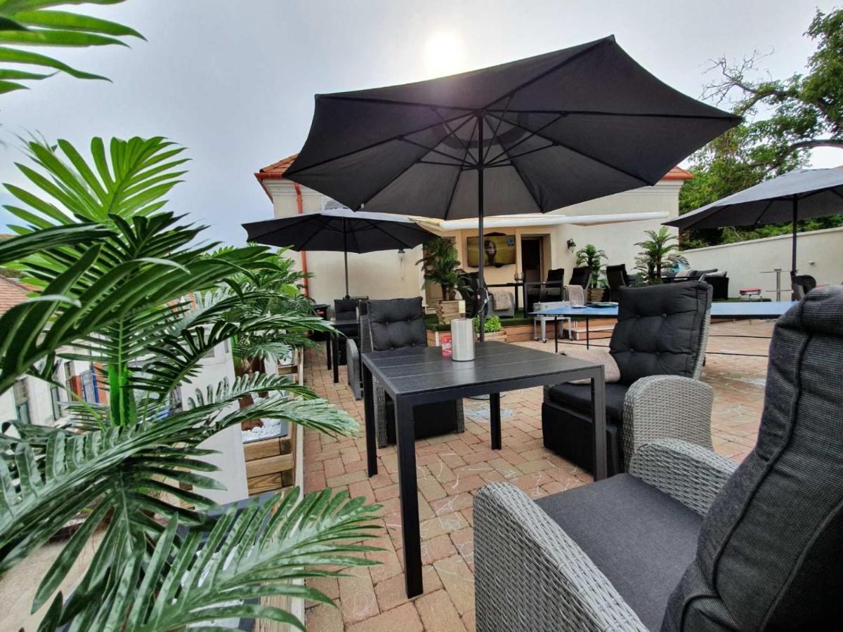 A-M Condominium Veszprem Bagian luar foto