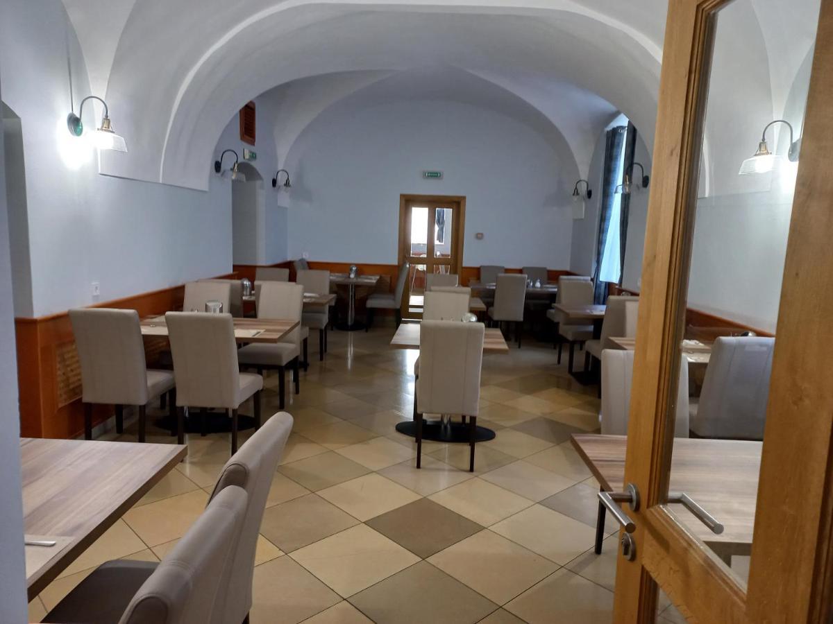 A-M Condominium Veszprem Bagian luar foto